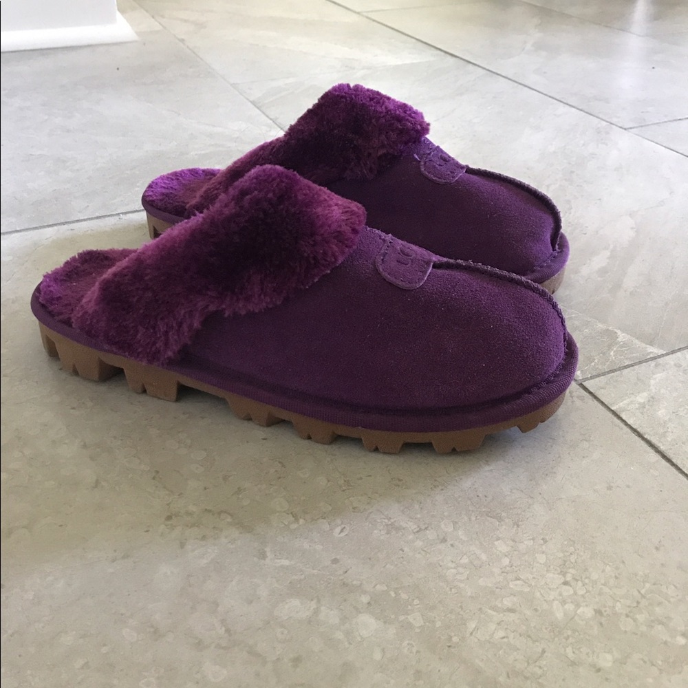 LIKE NEW UGG Slippers